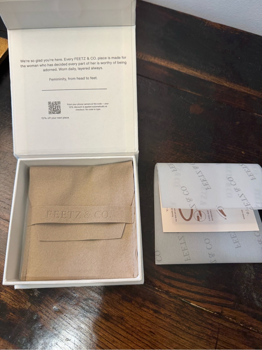 NIB Gold Halo Anklet by Feetz &Co. size large - Picture 6 of 6